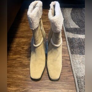 Damiani’s Women's Tan Shearling Ankle Boots 7.5